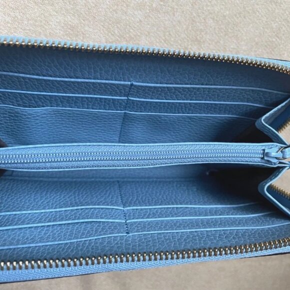 Brand NEW Authentic GUCCI Leather zipper wallet- light blue - Picture 10 of 14